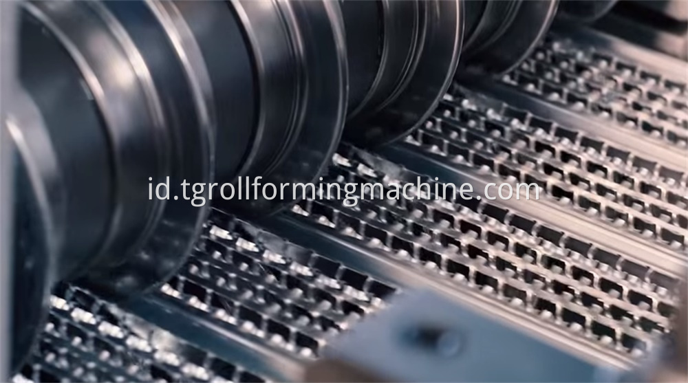 Hi Rib Mesh Machine